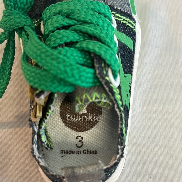 Twinkie-LIKE NEW Green and Black Sparkly Sneakers with Rubber Sole - Picture 2 of 8